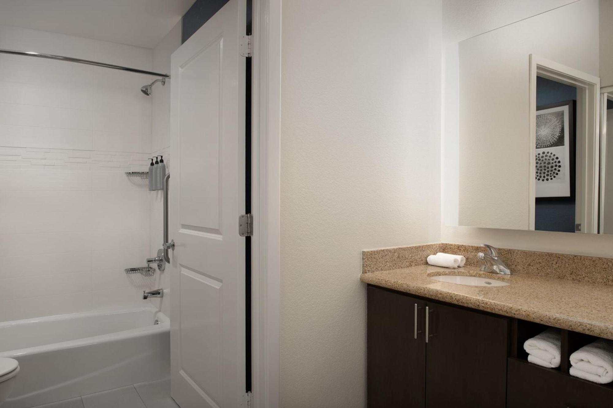 Residence Inn By Marriott Greensboro Airport Buitenkant foto